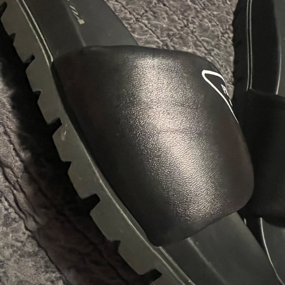 Prada sandal slides 11 - Picture 8 of 10